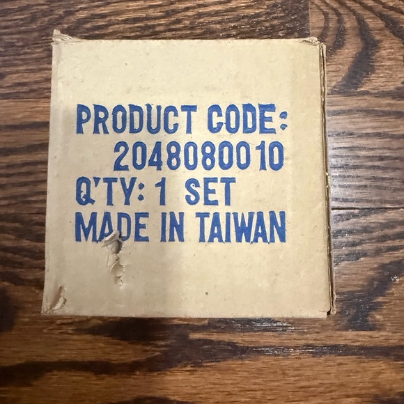 Vintage Lefton Santa & Mrs Claus Salt Pepper Shakers on Chairs Christmas - Picture 3 of 4